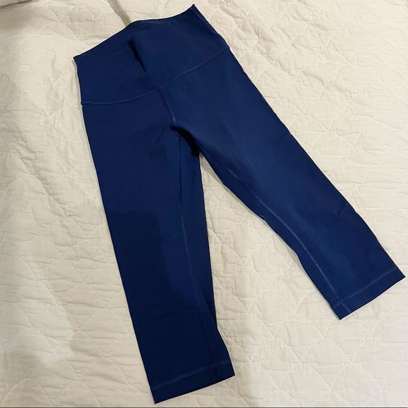 Lululemon Navy Wunder Under Crop (Hi-Rise) - Picture 4 of 7